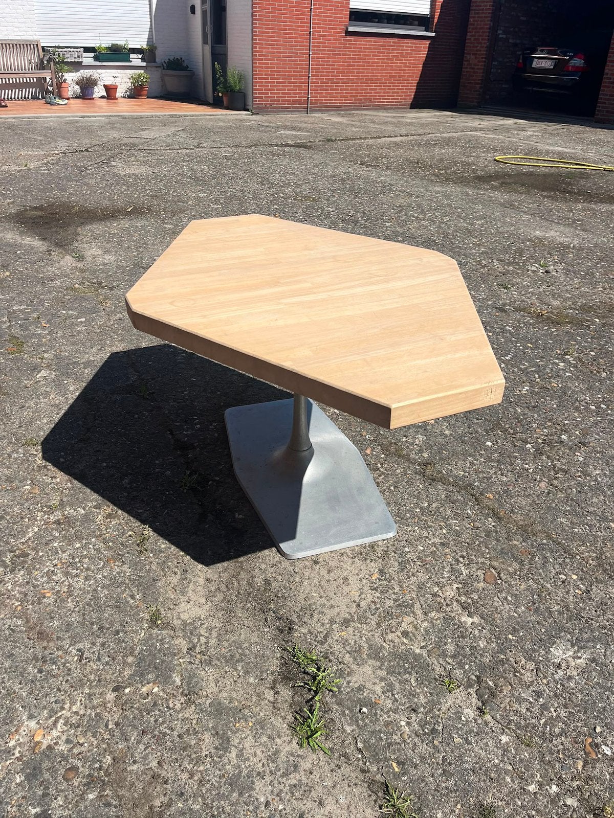 Salontafel massief hout en vintage voet, Ophalen, Zo goed als nieuw