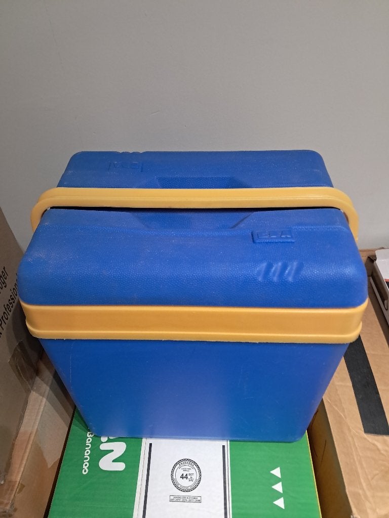 Glacière portative robuste double paroi isolante- 24 litres., Caravanes & Camping, Glacières, Enlèvement, Utilisé, Élément de refroidissement