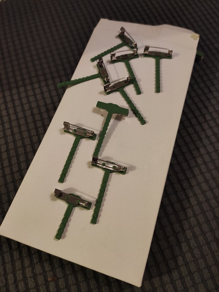 Épingles à boutonnière, Enlèvement ou Envoi, Neuf, Autres sujets/thèmes, Insigne ou Pin's