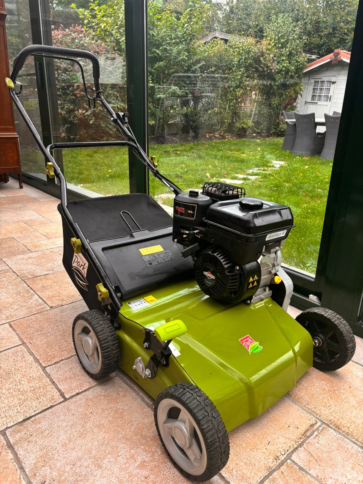 Verticuteermachine met benzinemotor, Tuin en Terras, Ophalen, Zo goed als nieuw, Benzine