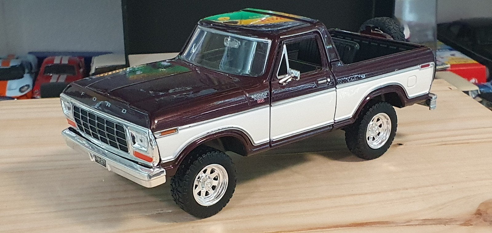 Ford Bronco 1987 1/18 Motor Max, Enlèvement ou Envoi, Comme neuf, Voiture
