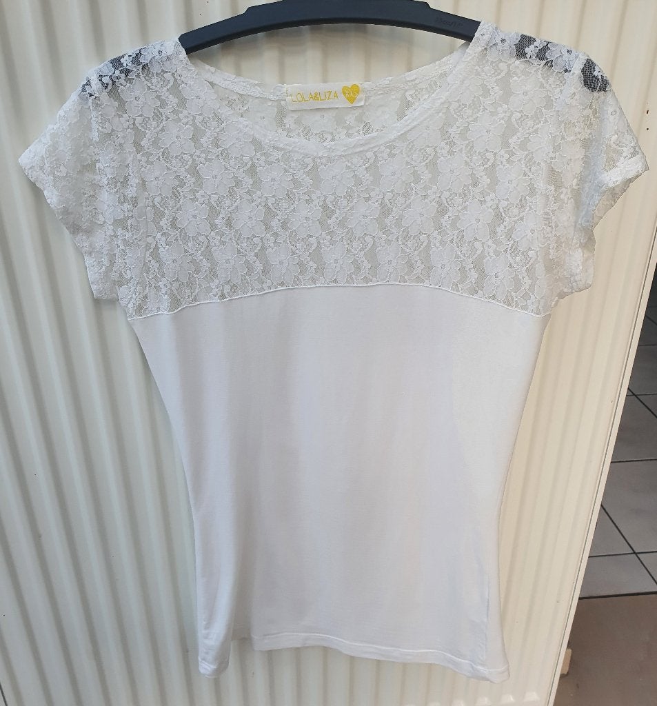 Witte blouse met kant van Lola Liza maat XXS, Kleding | Dames, Blouses en Tunieken, Wit, Ophalen of Verzenden, Maat 34 (XS) of kleiner