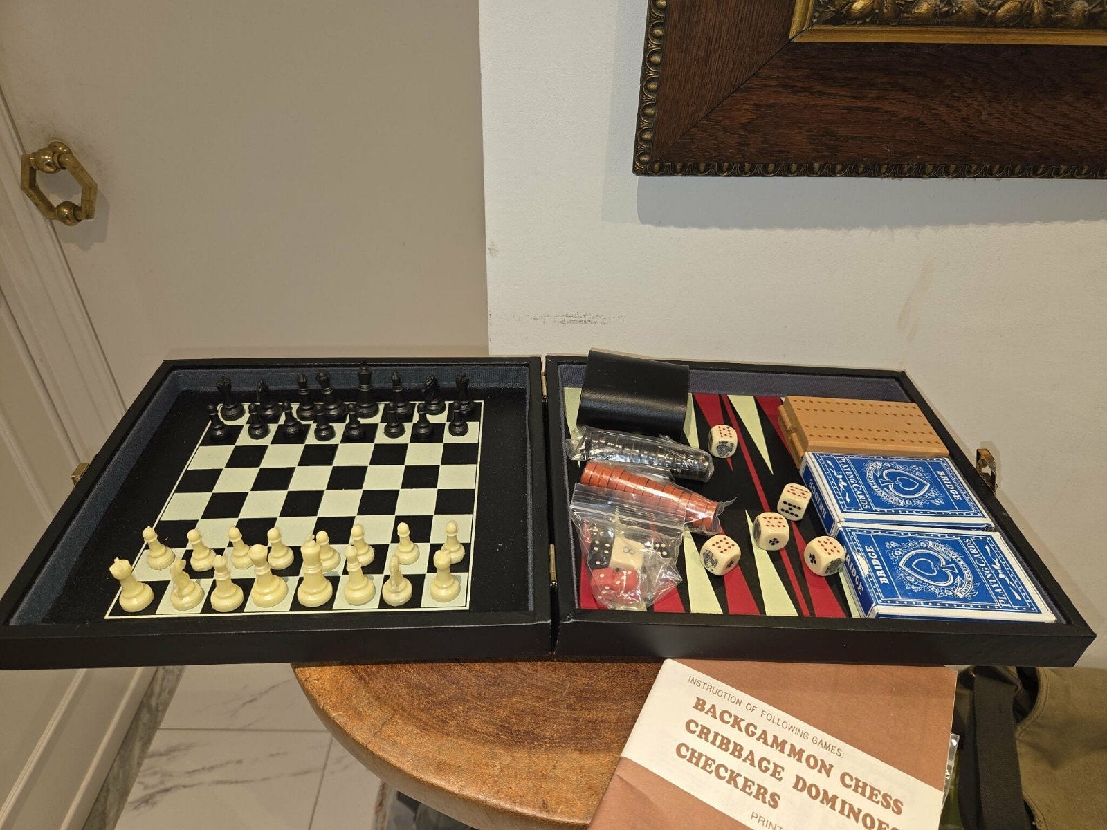 Set de jeu 3 en 1 élégant et entièrement complet avec échecs, Enlèvement ou Envoi
