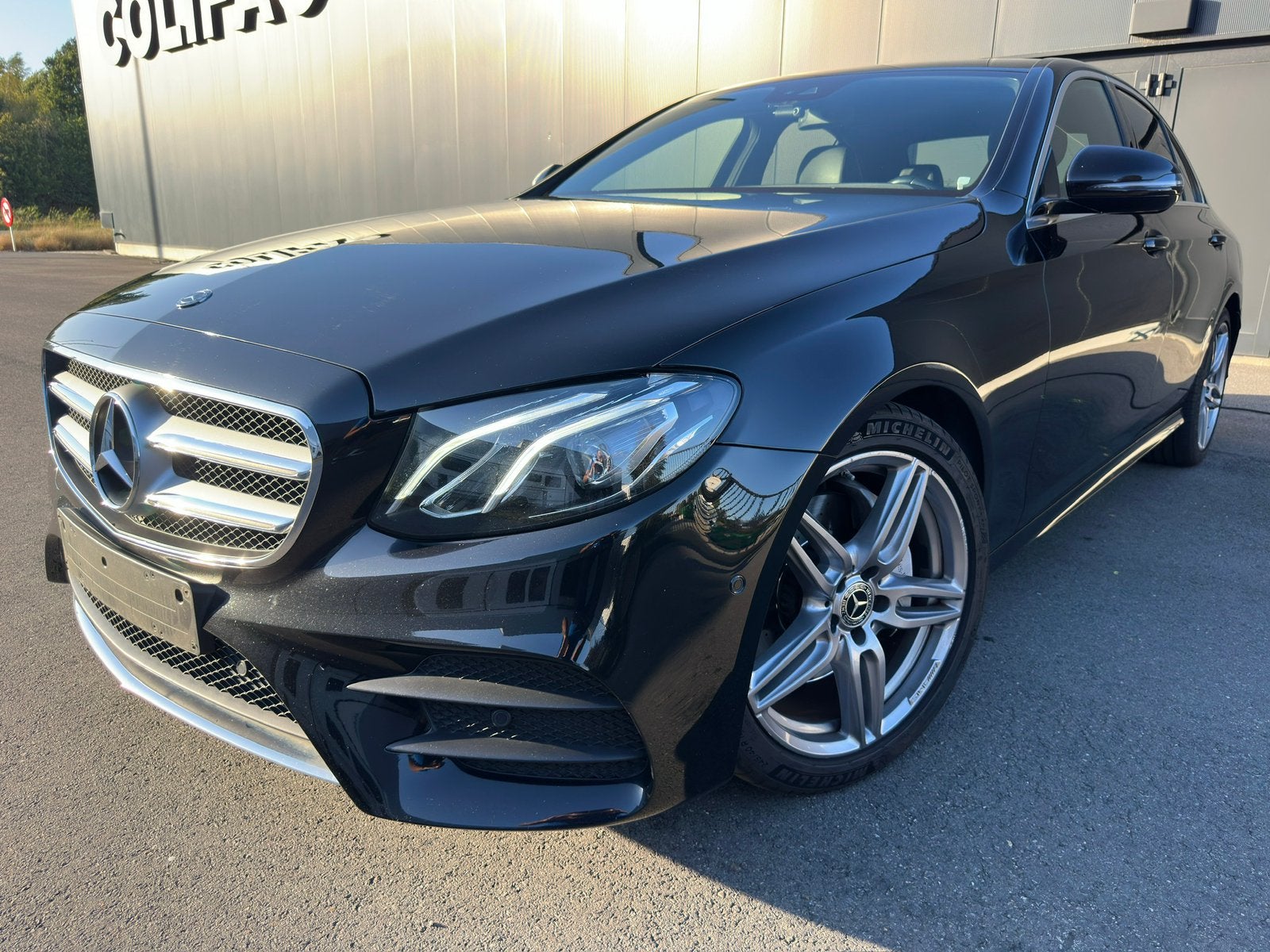 Mercedes-Benz E220d 9trap AMG pakket 197 Pk Full Option, Autos, Cuir et Alcantara, Euro 6, Entretenue par le concessionnaire, Noir