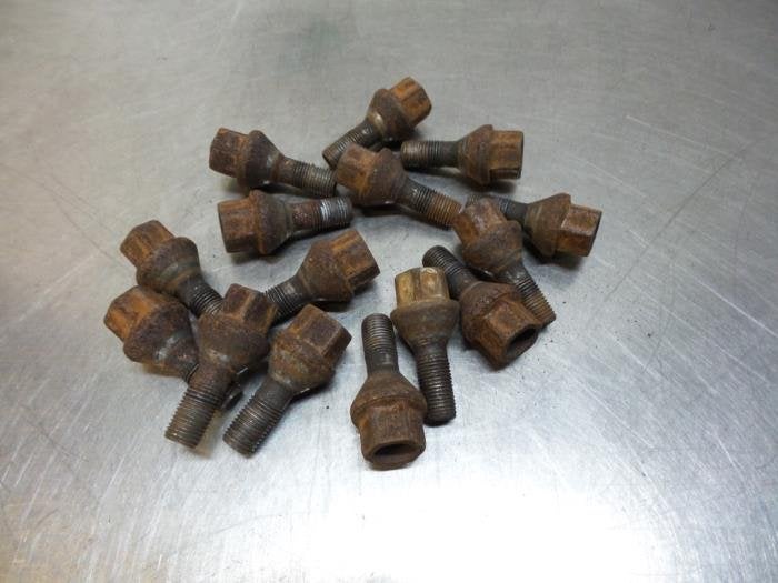 Boulon de roue d'un Peugeot Boxer, -, 3 mois de garantie, Utilisé, -