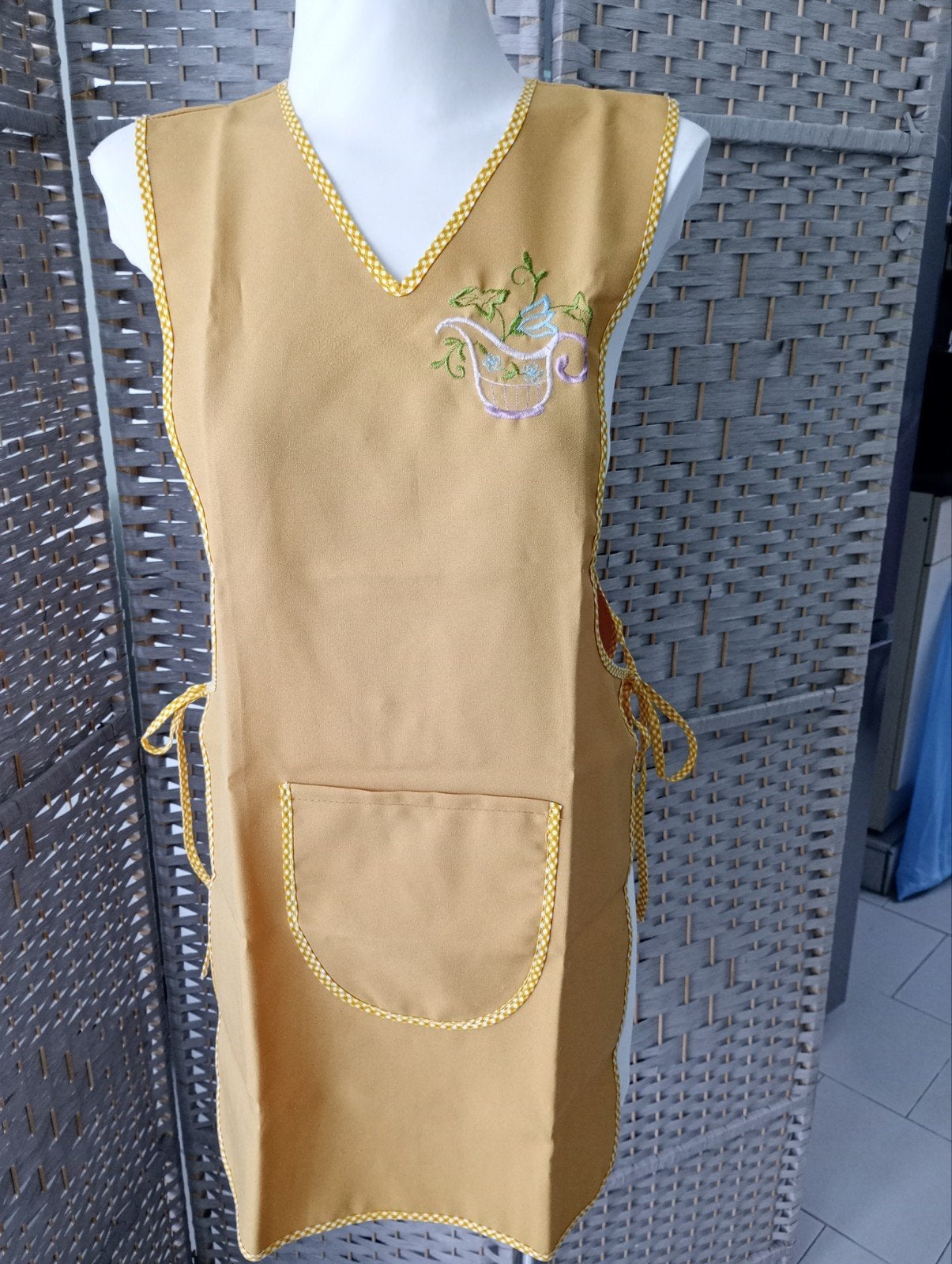 Tablier Chasuble Vintage Moutarde avec Broderie Fleurie, Enlèvement ou Envoi