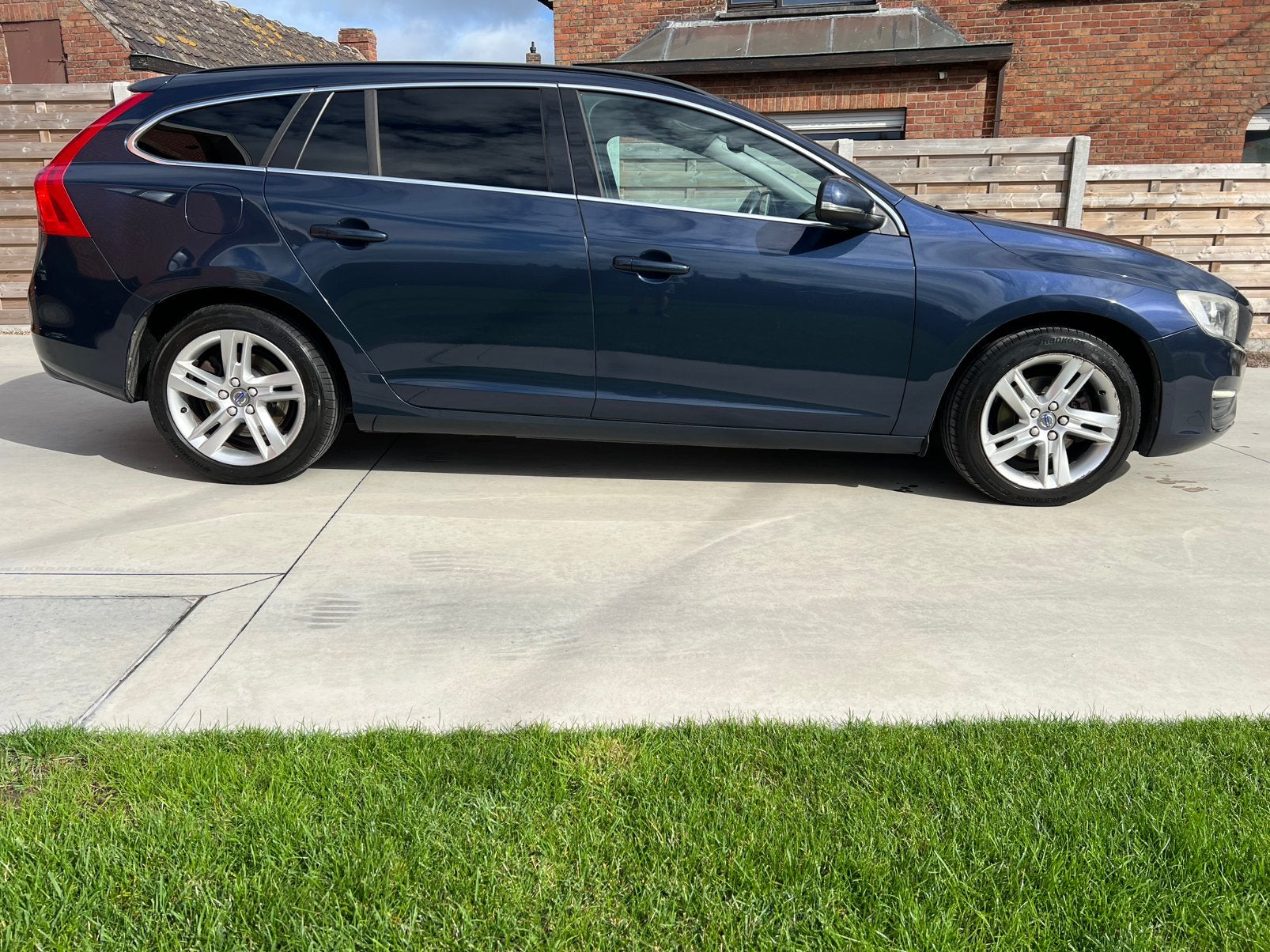 Volvo V60 1600 84kW, Auto's, Voorwielaandrijving, Euro 5, Leder, 5 deurs