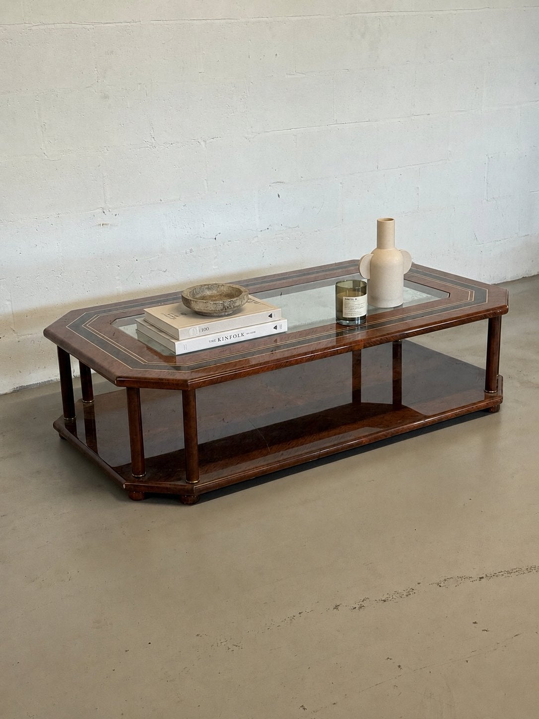 Table basse vintage deux niveaux Ronce de noyer & Laiton, Maison & Meubles, Enlèvement, Utilisé, Verre