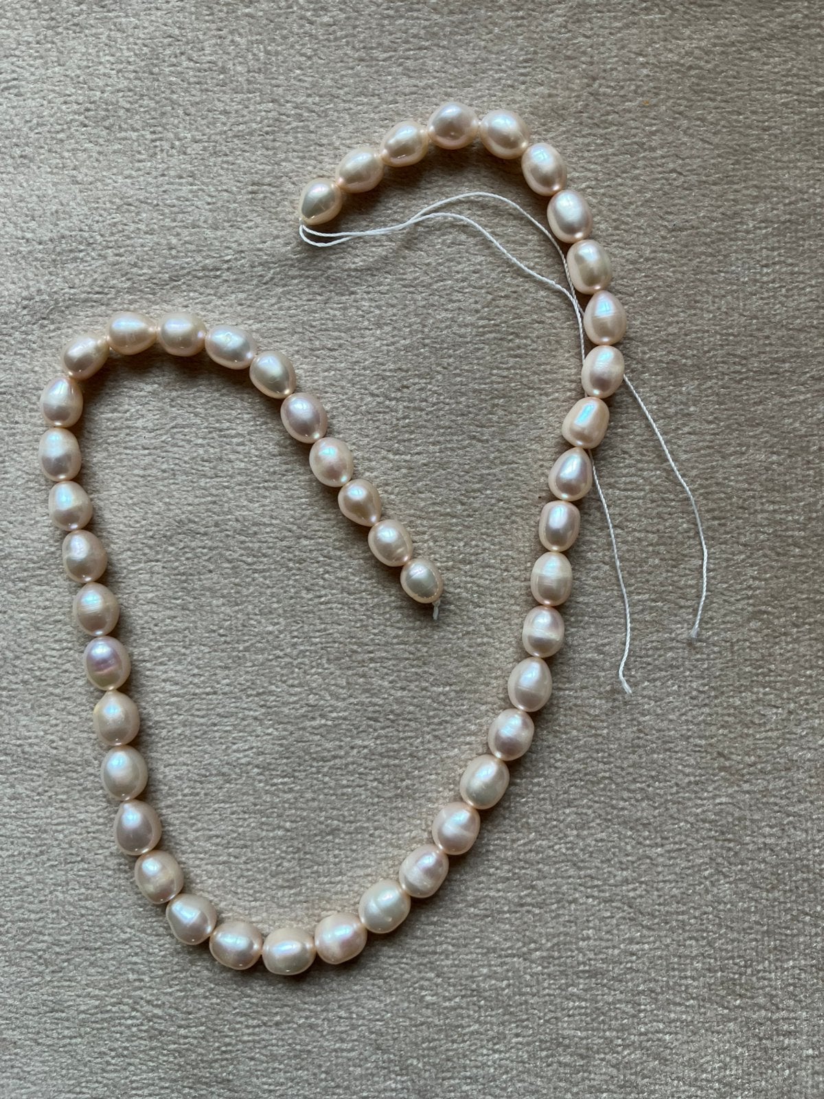 Très beau fil de perles de culture, Neuf, Pierre ou Minéral, Enlèvement ou Envoi, Beige