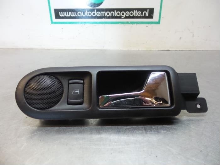 Poignée portière 4portes arrière droite d'un Volkswagen P, Volkswagen, -, Utilisé, -