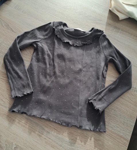 C&A donkerblauwe longsleeve met bolletjes 128, Kinderen en Baby's, Kinderkleding | Maat 128, C&A, Meisje, Ophalen of Verzenden