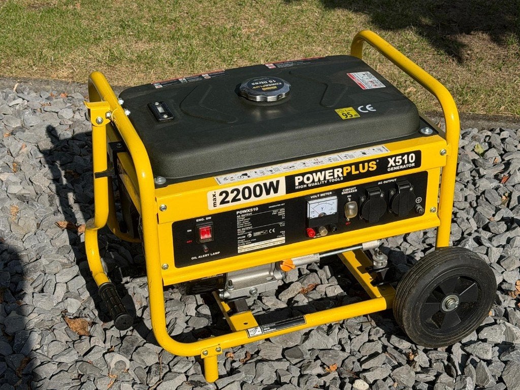 Powerplus POWX5100 Benzine Aggregaat 2200W, Doe-het-zelf en Bouw, Aggregaten, Ophalen, Zo goed als nieuw, Minder dan 5 kVA, Benzine