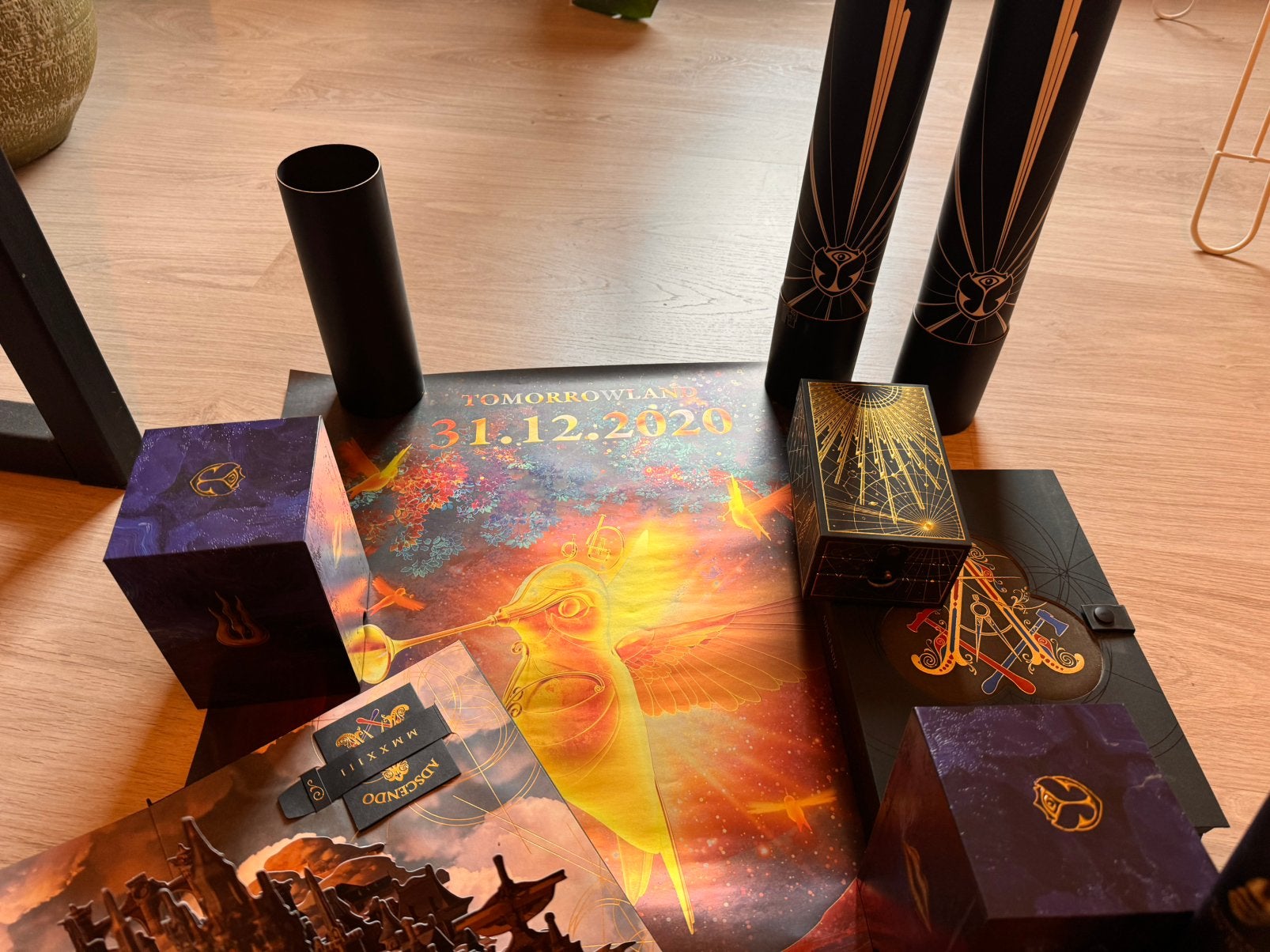 Tomorrowland dozen/boeken/poster, Enlèvement ou Envoi, Comme neuf