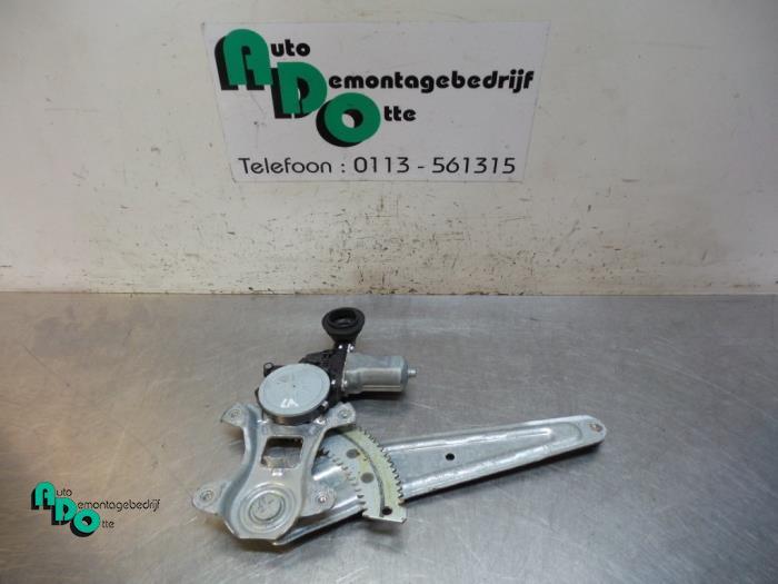 Mécanique vitre 4portes arrière gauche d'un Daihatsu Sirio, Daihatsu, -, 3 mois de garantie, Utilisé