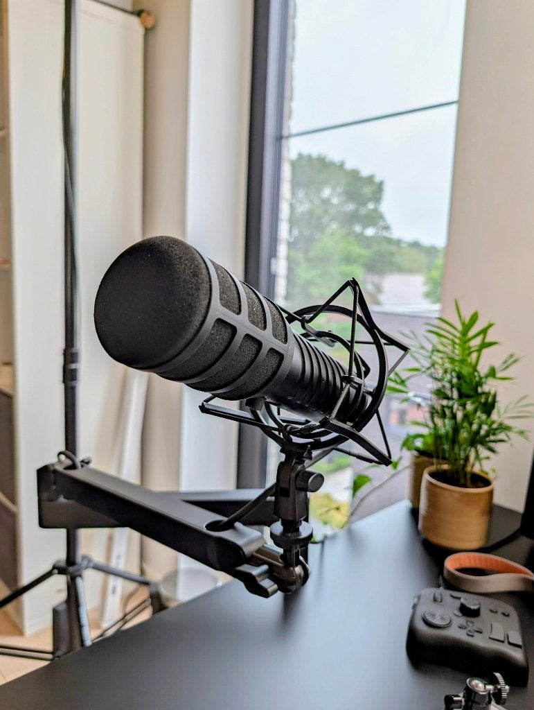 Rode XDM-100 en Elgato Low Profile arm, Musique & Instruments, Microphones, Enlèvement ou Envoi, Comme neuf, Micro studio