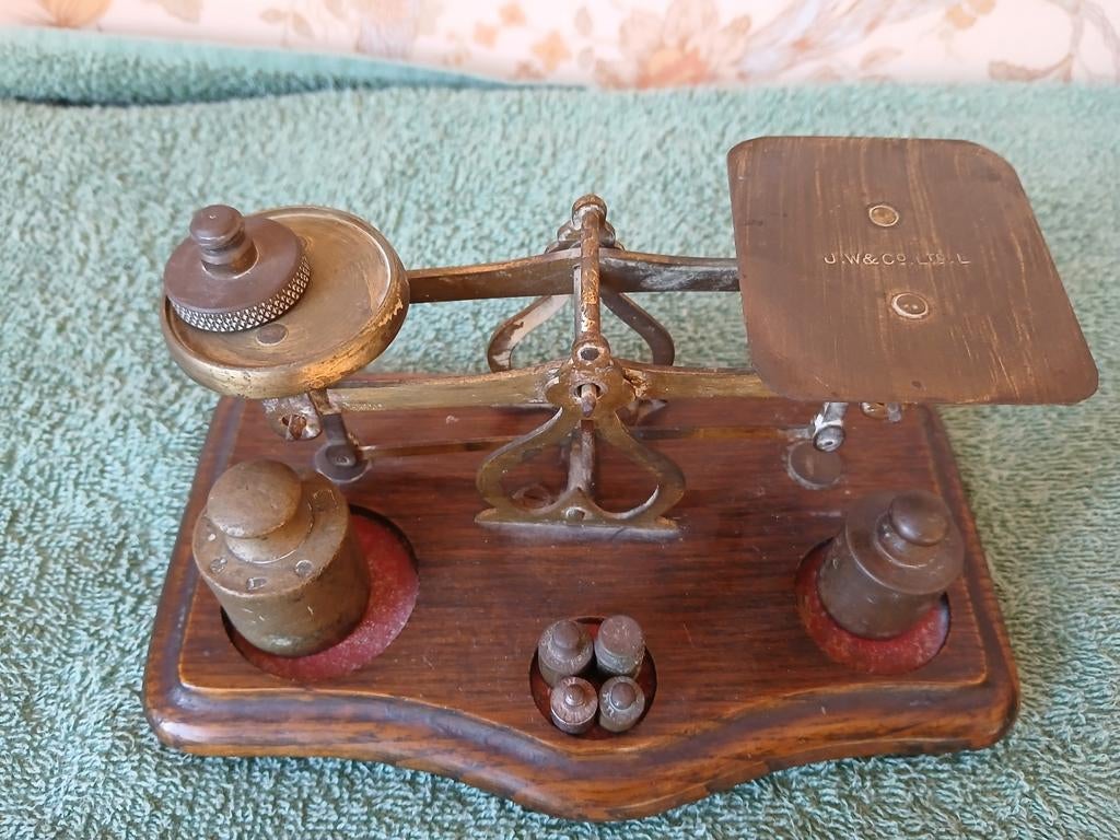Ancienne balance, Enlèvement