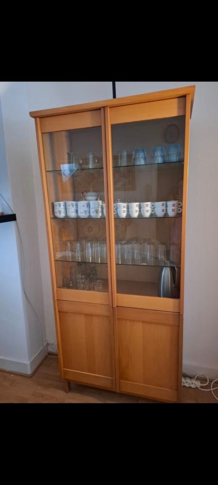Vitrine en bois avec portes vitrées – Très bon état, 25 à 50 cm, Avec porte(s), Enlèvement ou Envoi, Comme neuf