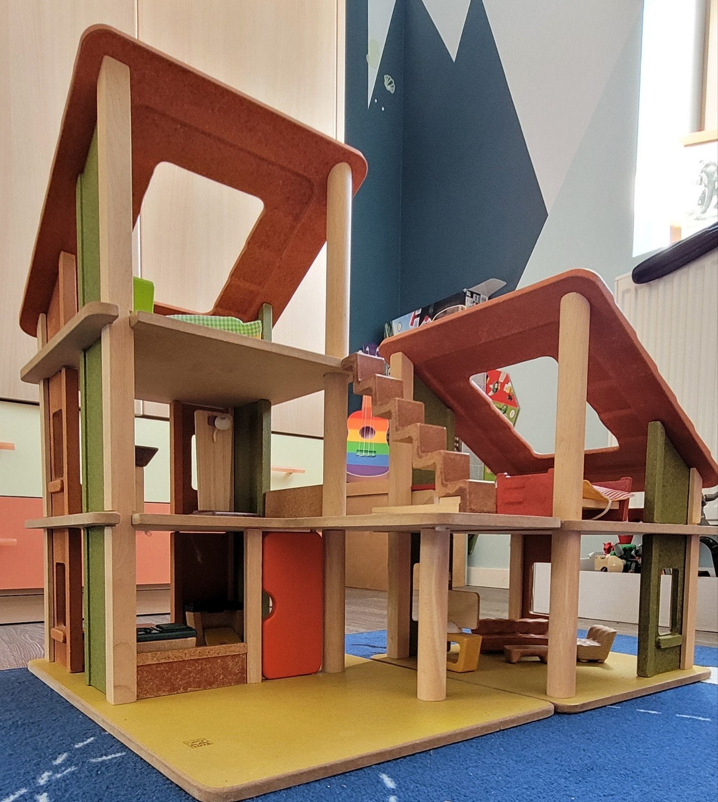 Groot houten poppenhuis zoekt nieuwe bewoners, Kinderen en Baby's, Ophalen, Poppenhuis