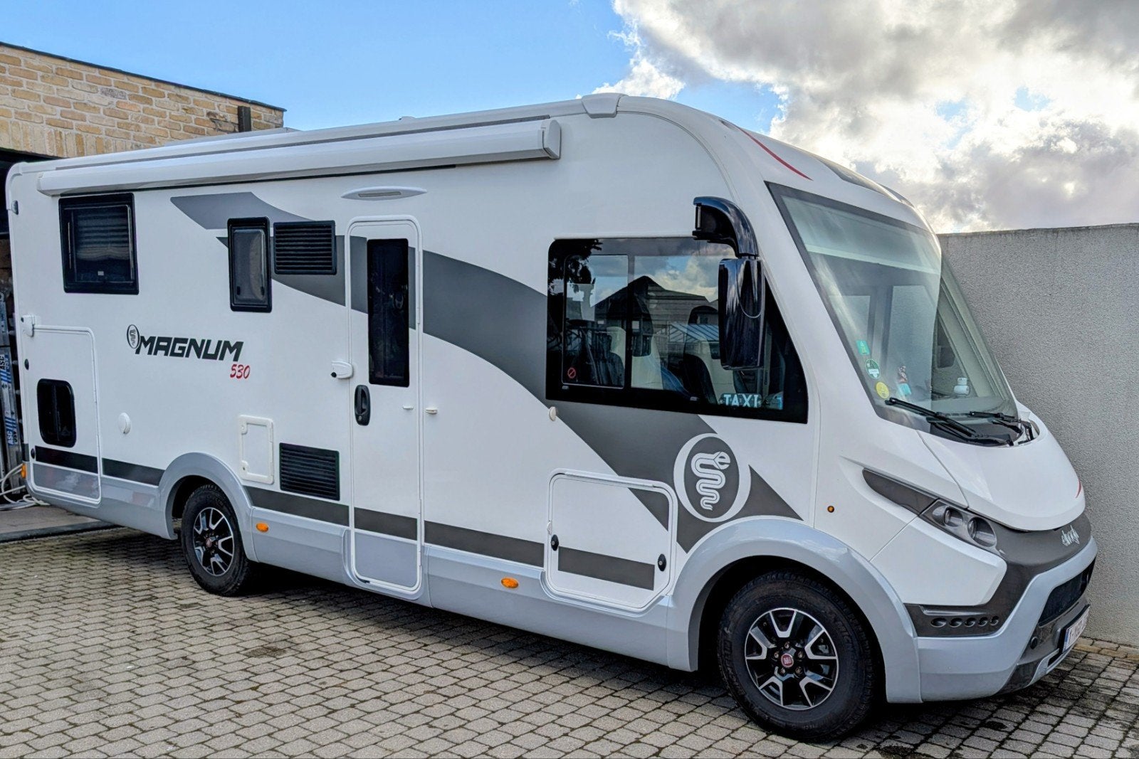 Mobilhome integral elnagh Magnum 530, Caravans en Kamperen, Mobilhomes, Automaat, Omvormer, Ringverwarming, Fiat
