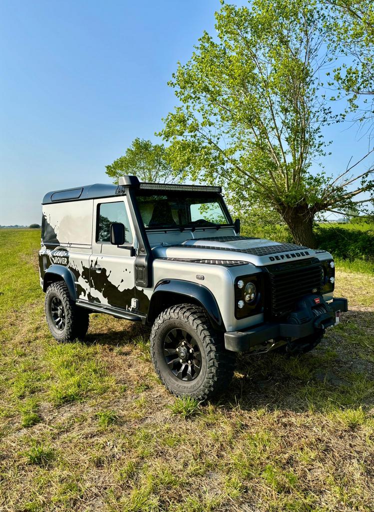 Land Rover Defender 90 TD4 SE, 90 kW, Euro 5, 3500 kg, Zwart