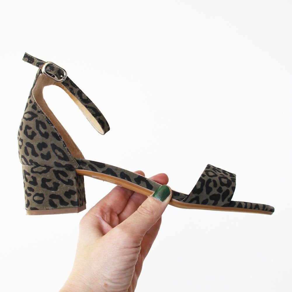 Très belles sandales Manfield en daim -s10 (taille 41) €30,-, Autres couleurs, Comme neuf, Manfield, Sandales et Mûles