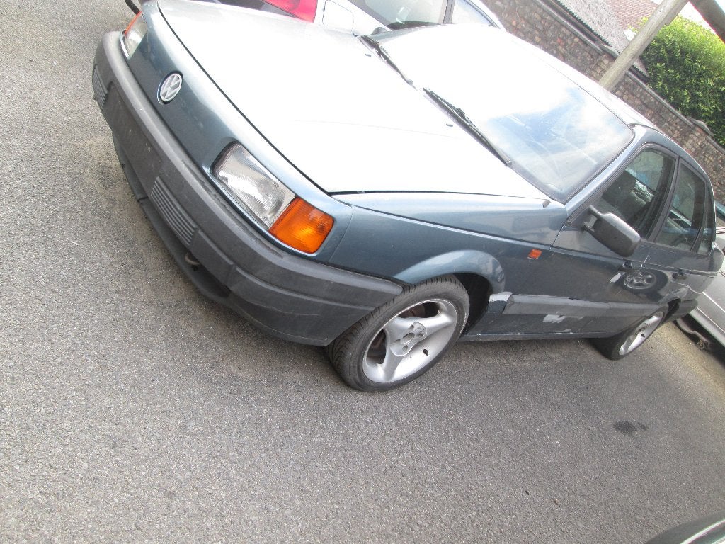 VW PASSET / 1.9D / 1988 / OLDTIMER, Boîte manuelle, 1900 cm³, Berline, Diesel