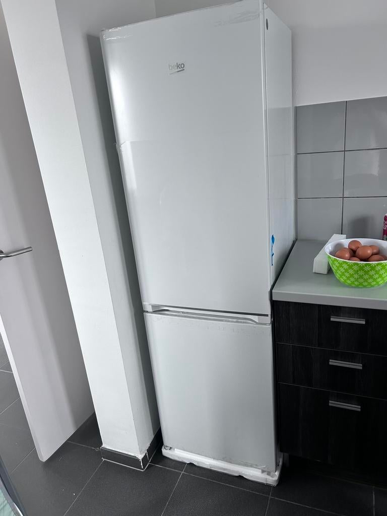 Nieuwe Beko Koelkast met diepvries B3RCNO256W No Frost, Ophalen, Nieuw