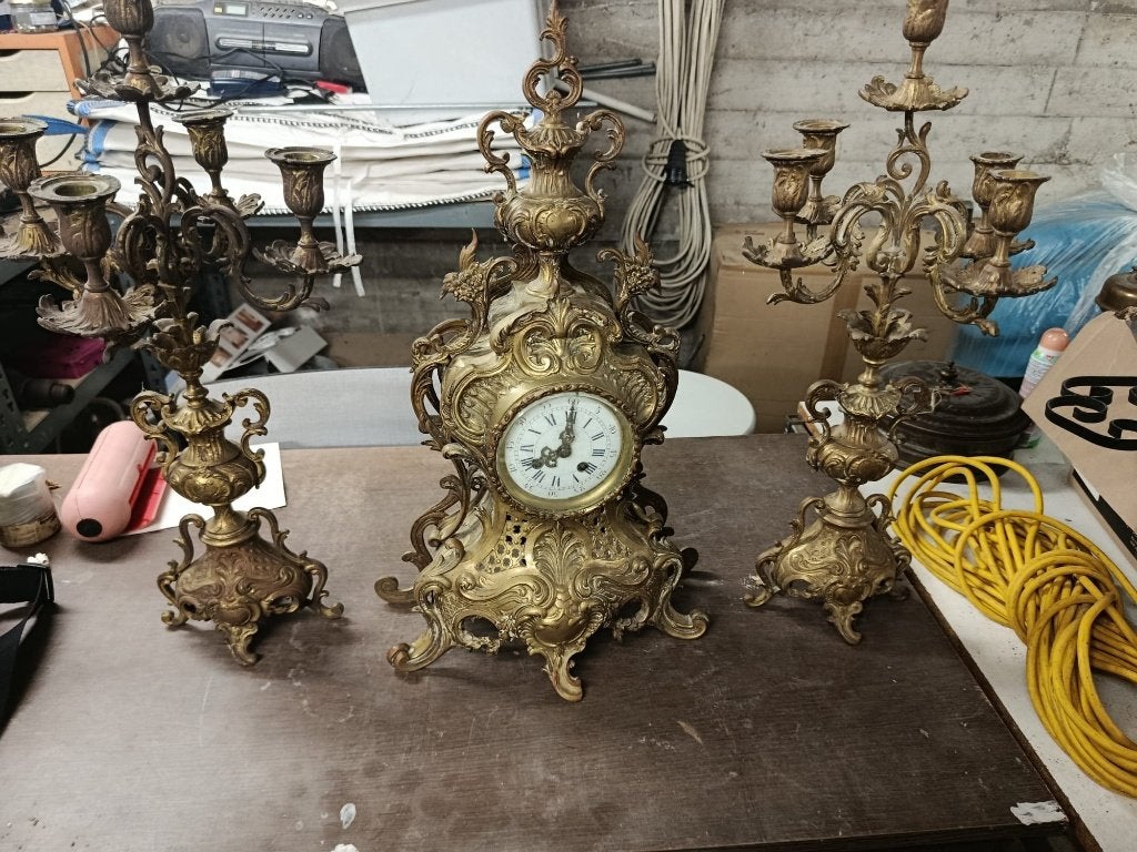 Garniture de cheminée Louis XV, Enlèvement