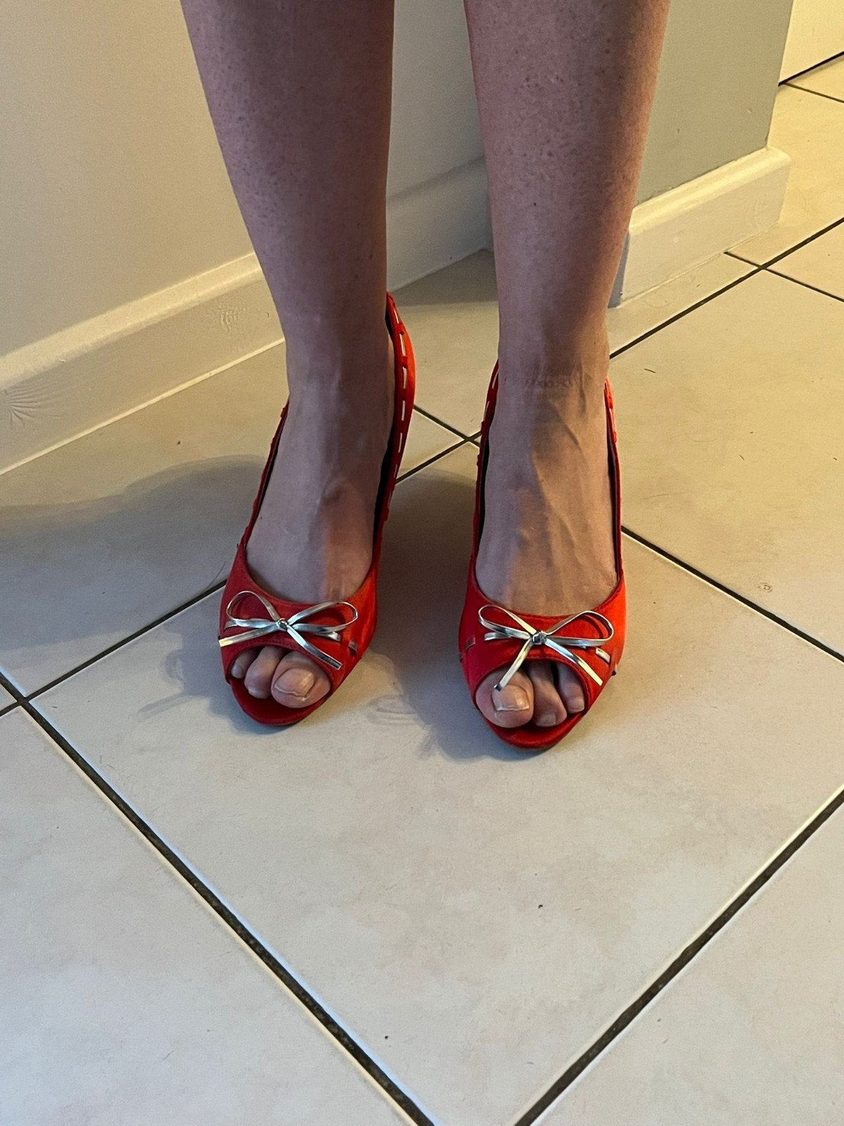 Rode pumps, Ophalen, Pumps