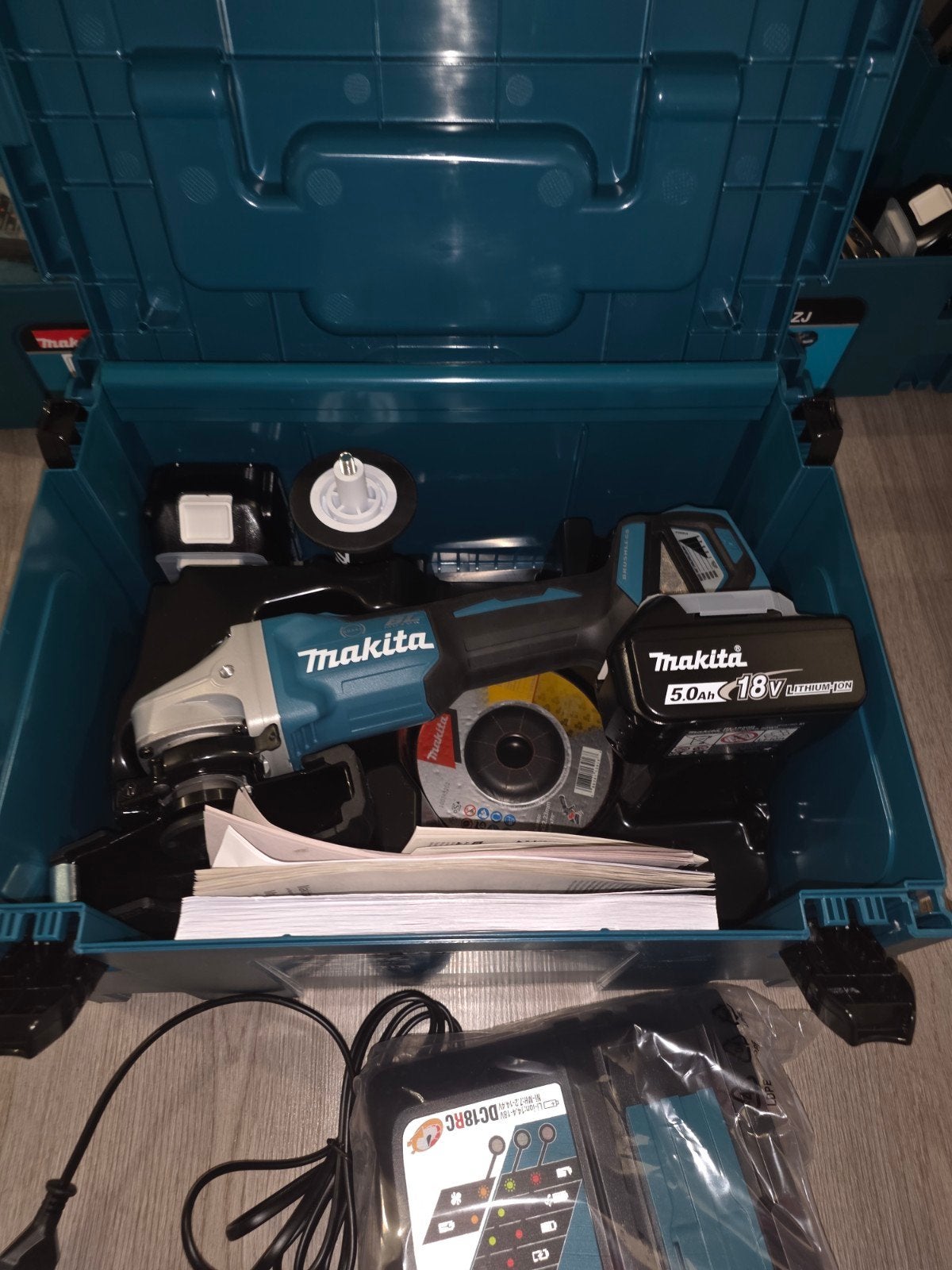 Makita DGA513RTJ, Ophalen of Verzenden
