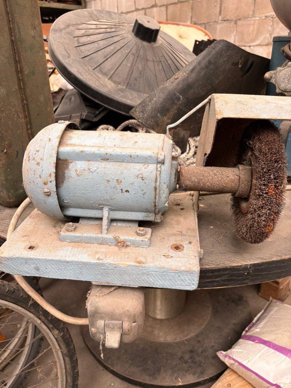moteur avec brosse en acier, Enlèvement, Utilisé