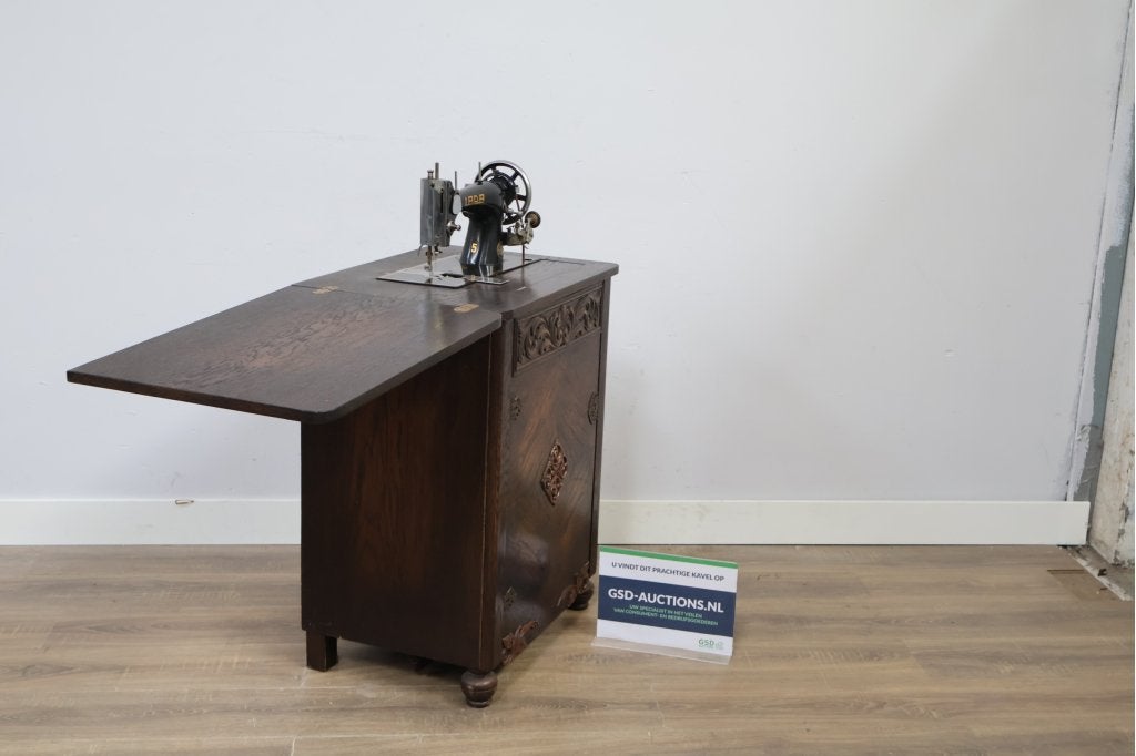 Antieke naaimachine met houten tafel, Antiek en Kunst