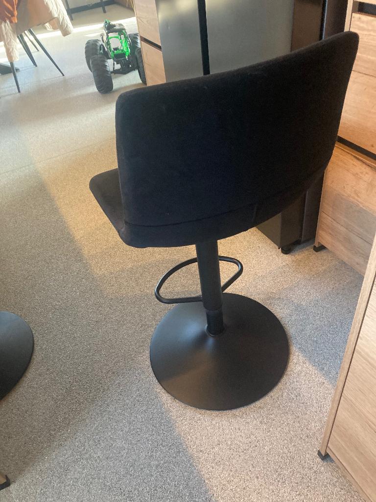 1 zwarte barkruk , verstelbaar in hoogte, Ophalen, In hoogte verstelbaar, Gebruikt, Kunststof