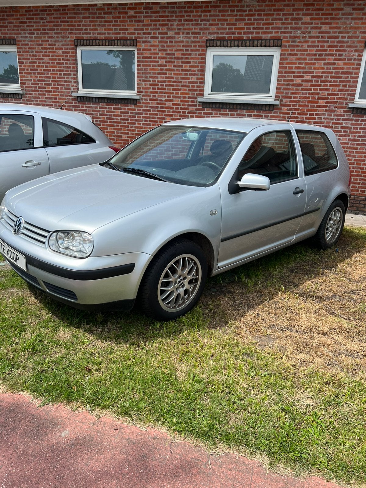 Vw golf 4 1.4 16v benzien jaar 2000 3 deurs airco, Voorwielaandrijving, 4 cilinders, Bedrijf, 1400 cc