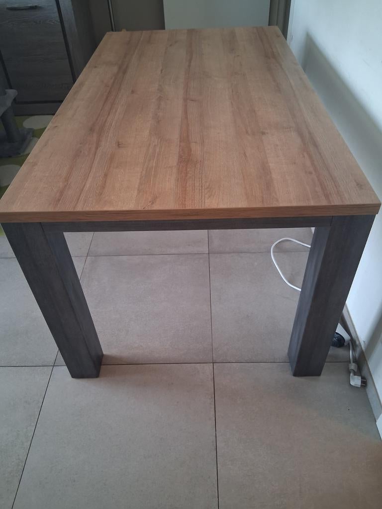Mooie eettafel, Ophalen