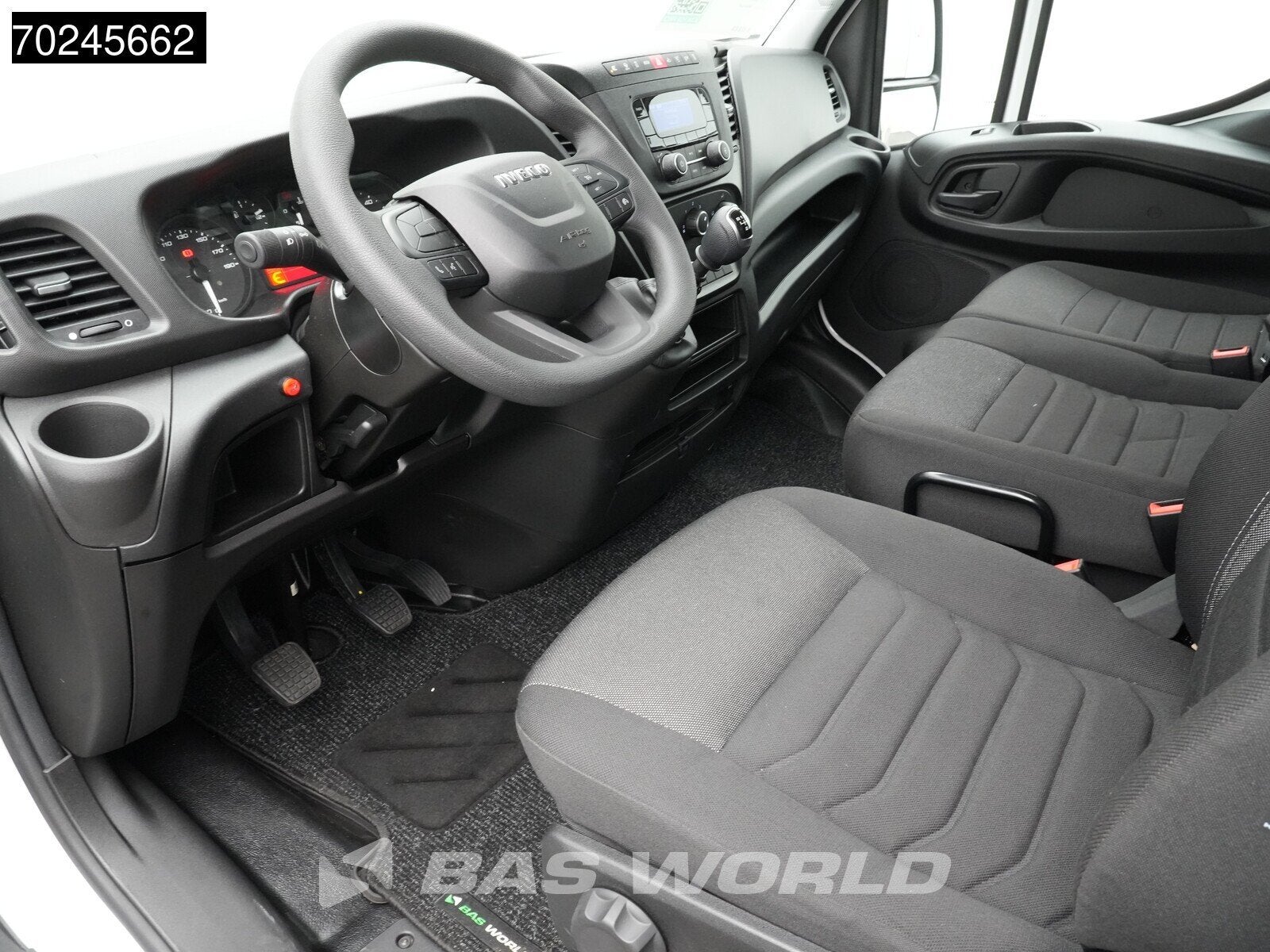 Iveco Daily 35S18 BPM VRIJ! 3.0L Laadklep 180PK Schuifzeilen, Cruise Control, Stof, Euro 6, 4 cilinders