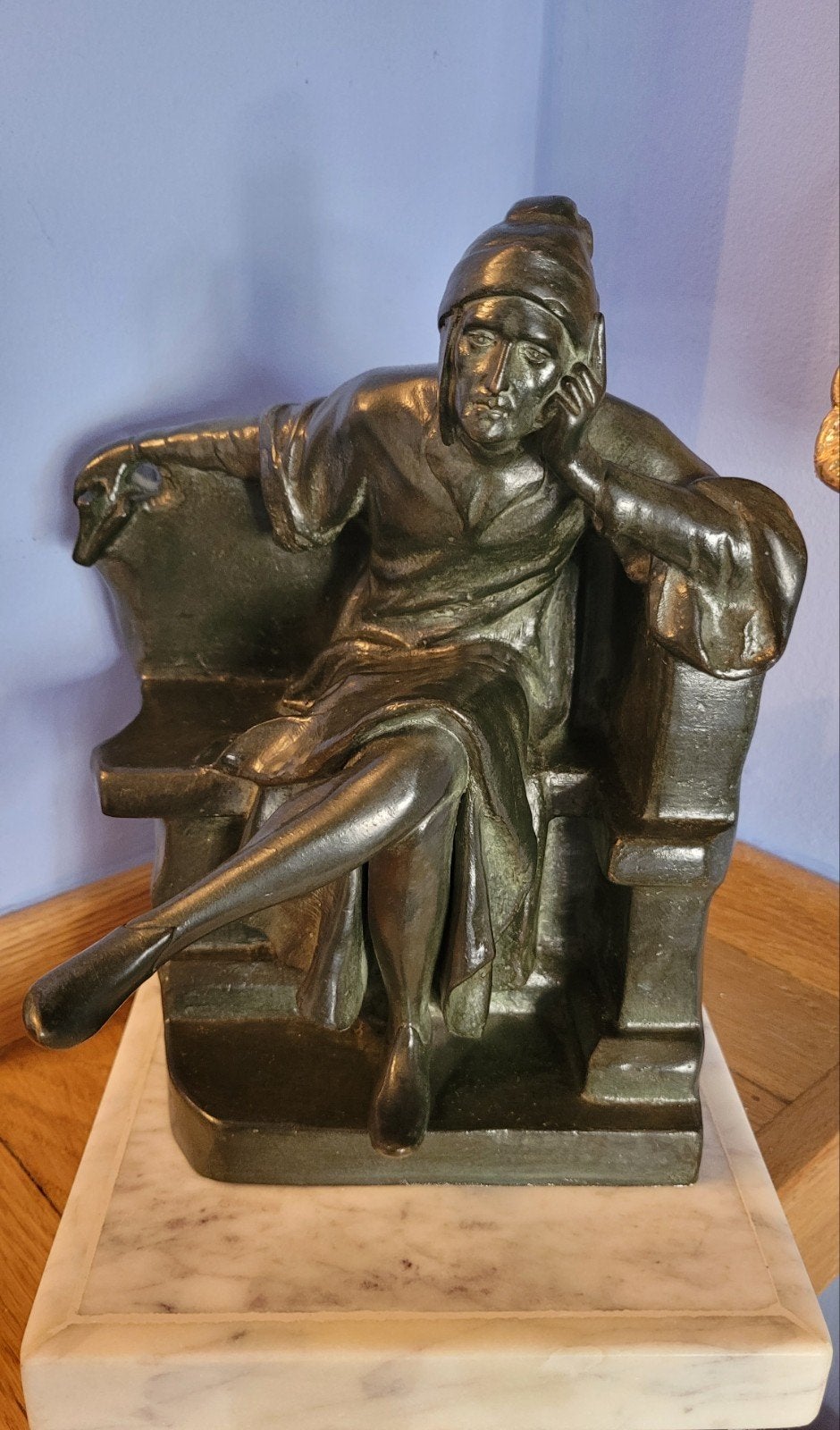 Une sculpture en bronze à patine verte, Antiquités & Art, Enlèvement