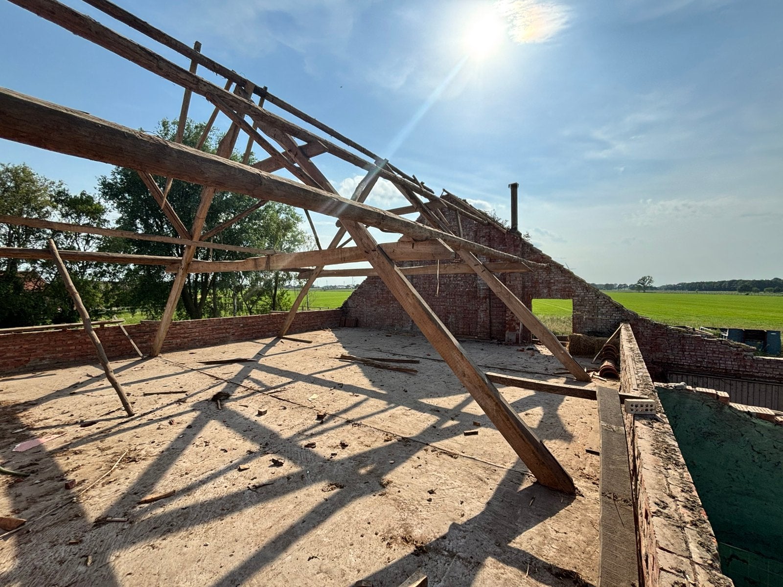 Dakconstructie in hout / oude landelijke woning, Doe-het-zelf en Bouw, Hout en Planken, Ophalen, Gebruikt, Balk, Overige houtsoorten
