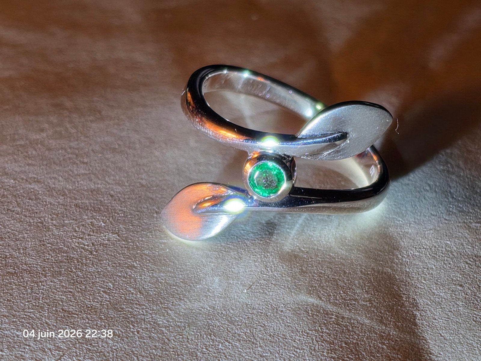 Zilveren ring met Colombiaanse smaragd en certificaat, Ophalen, Nieuw, Met edelsteen, Dame
