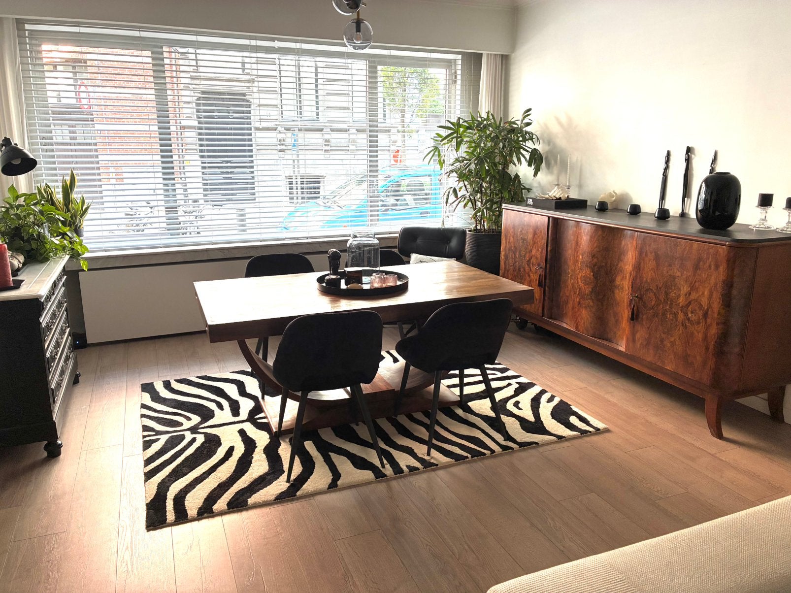 Art deco tafel met gondelvoet, Ophalen