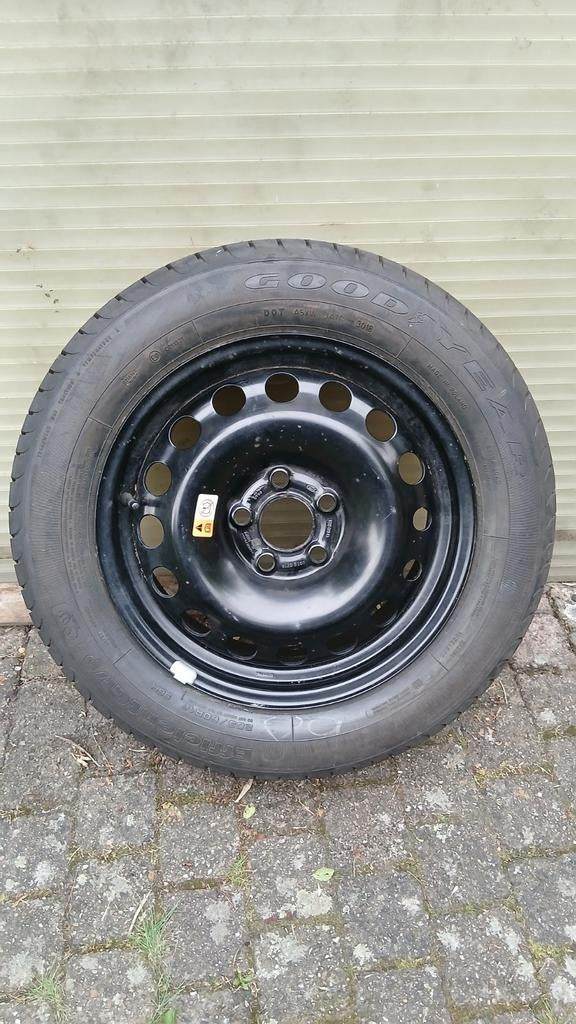 Goodyear band op velg voor ford tourneo connect, Auto-onderdelen, Banden en Velgen, Ophalen