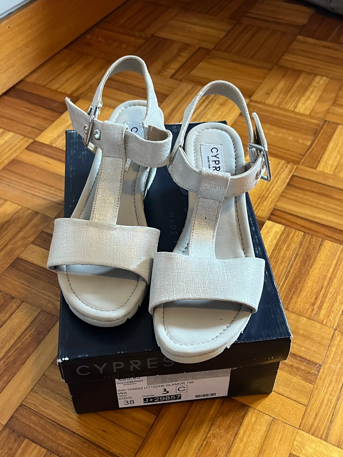 Nieuwe witte sandalen met hak maat 38, Ophalen of Verzenden, Nieuw, Sandalen of Muiltjes