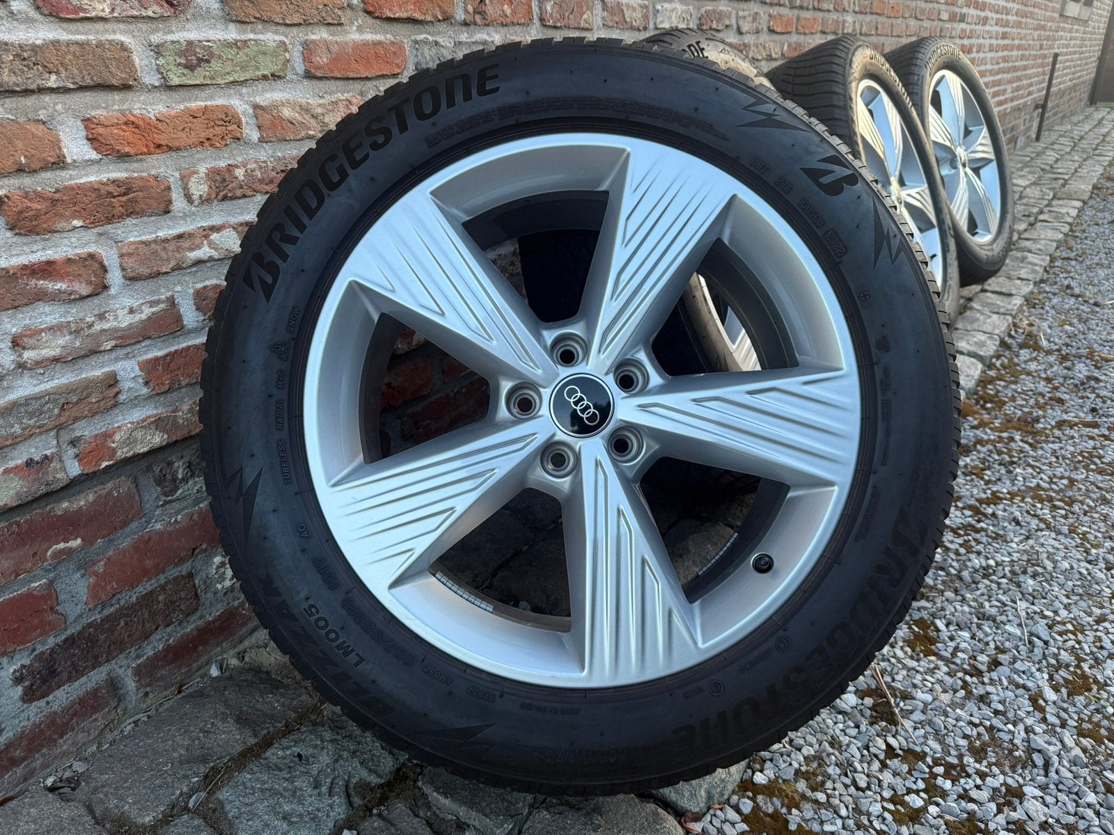AUDI Q4 E-TRON WINTERSET 19 INCH BREEDSET NETTE STAAT, Auto-onderdelen, Banden en Velgen, Gebruikt, Banden en Velgen, Winterbanden