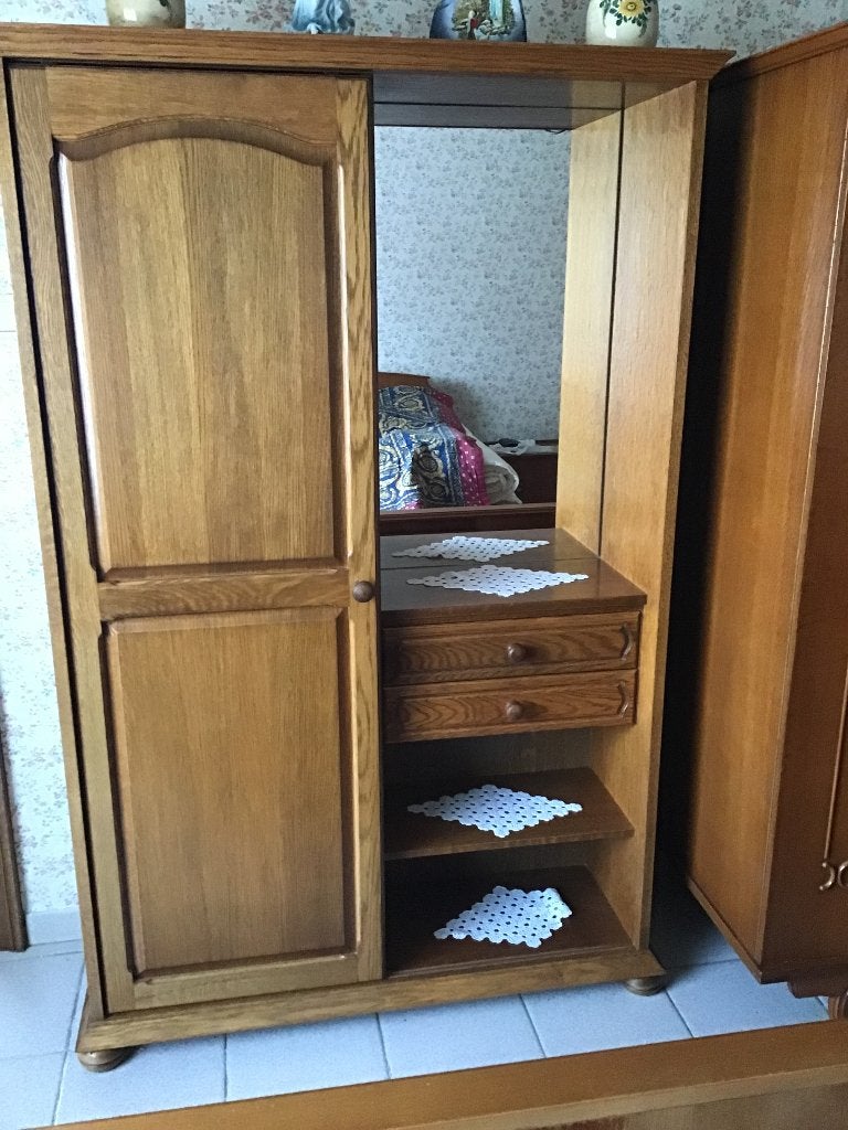 Houten vestiairekast met spiegel - zeer goede staat, Ophalen, Zo goed als nieuw