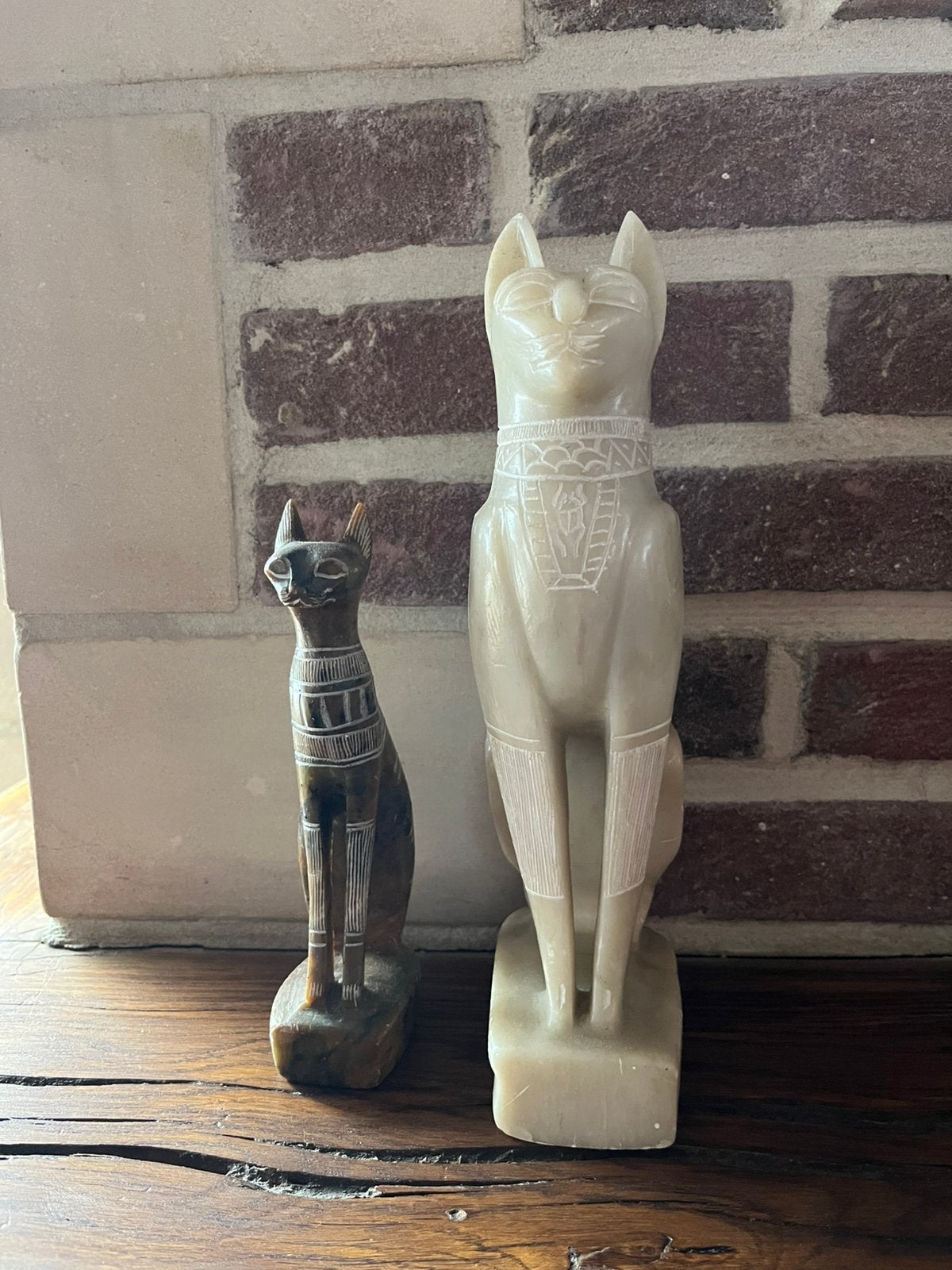 Egyptische kattenbeelden, Ophalen