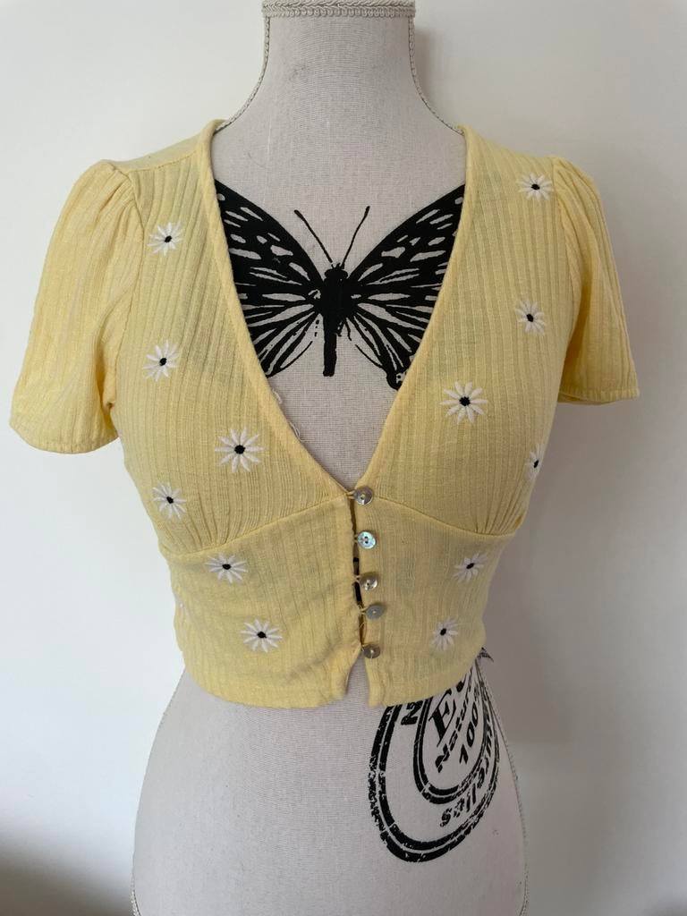T - shirt met knoopjes bershka S / 36, Geel, Nieuw, Ophalen of Verzenden, Korte mouw