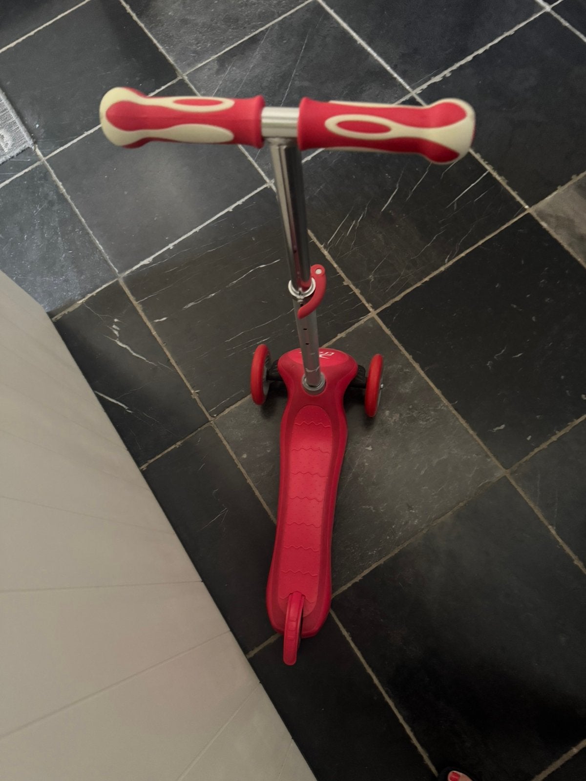 Mooie rode kinderstep Crane, Ophalen, Zo goed als nieuw