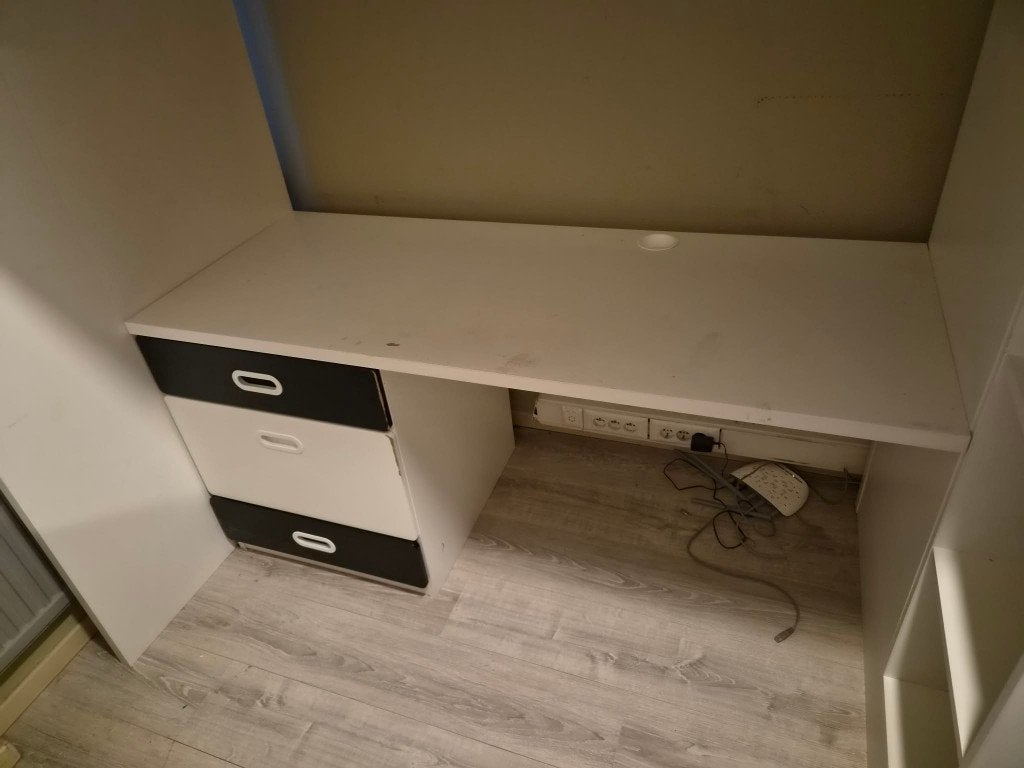 lit mezzanine IKEA SMÅSTAD, avec bureau (à Liège), Enfants & Bébés, Enlèvement, Utilisé, Lit mezzanine