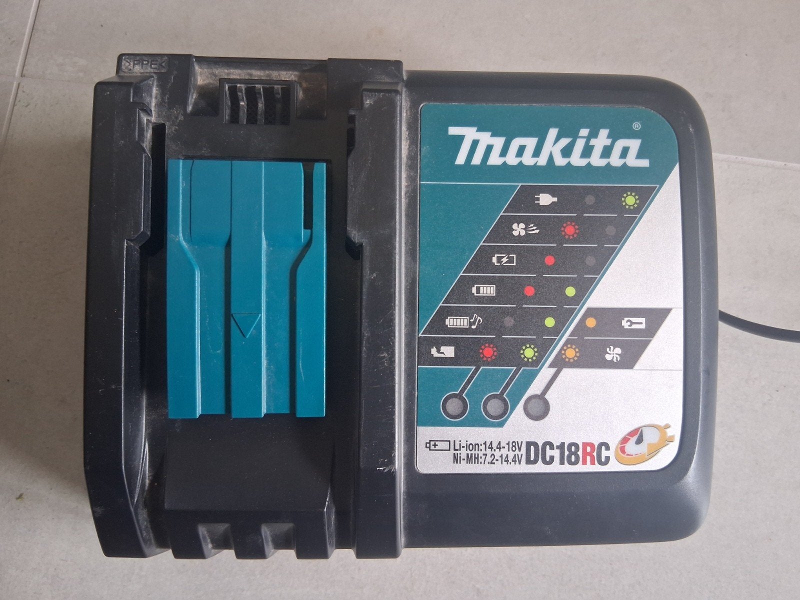 Makita batterij lader, Doe-het-zelf en Bouw, Ophalen