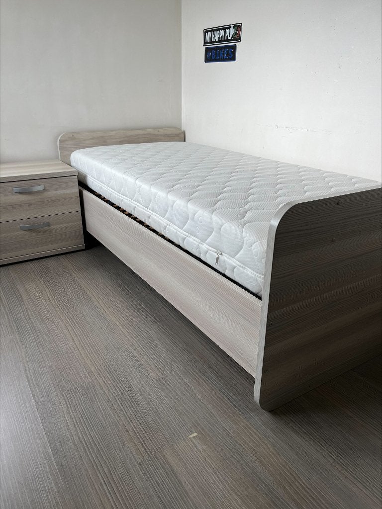 JEUGDBED MET 2 NACHTTAFELS (+ Matras/Lattenbodem/Lakens), Ophalen, Gebruikt, 90 cm, Eenpersoons